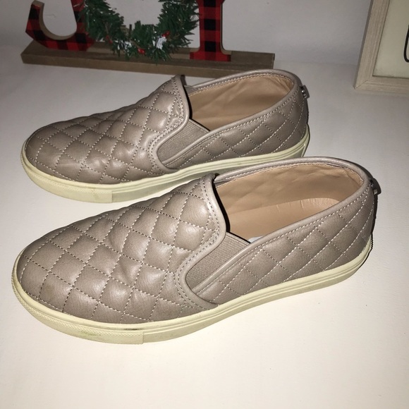 Steve Madden Shoes - Steve Madden size 7 quilted slip on shoes